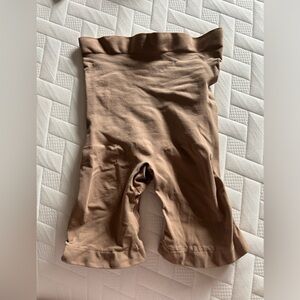 Skim's Shape wear